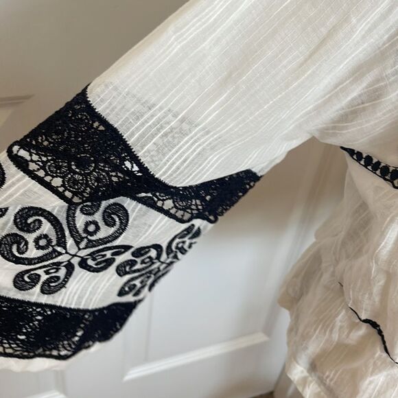 Laundry by Shelli Segal white and black boho blouse. So pretty! - Picture 4 of 5